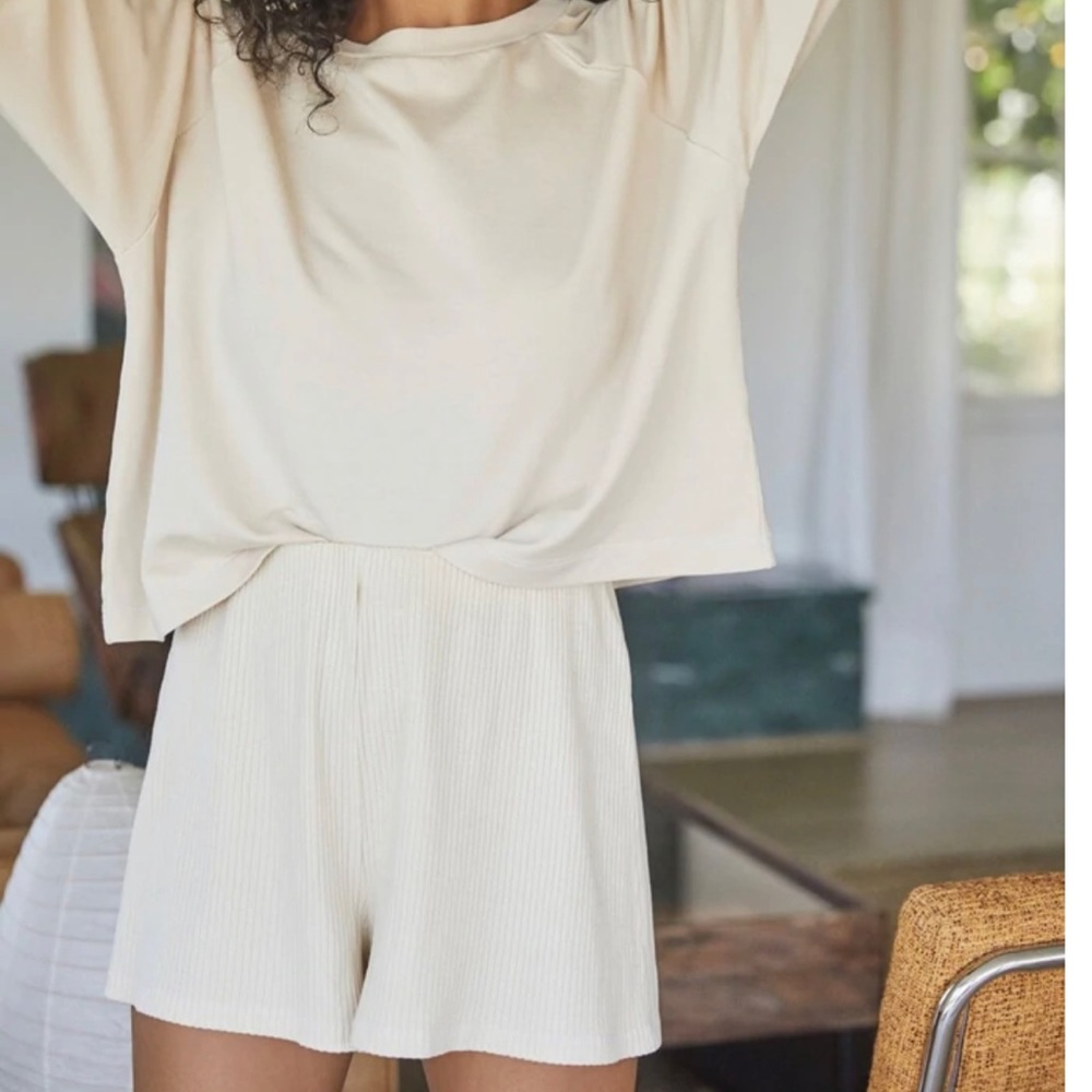 Vetta cream beige ribbed shorts NWT